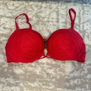 Victoria’s Secret bombshell plunge bra!Red. Worn a few times. Like new conditiob